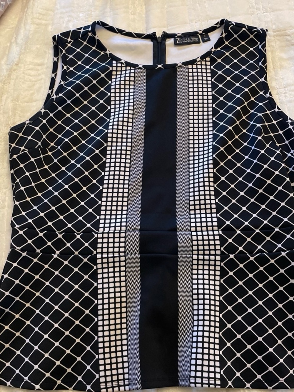 New York & Company Black and White Patterned Sleeveless Blouse